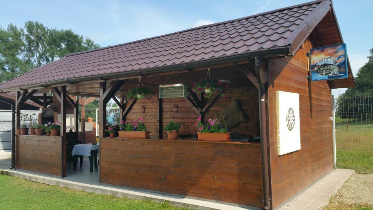 RosenVille Rîşnov Eksteriør billede
